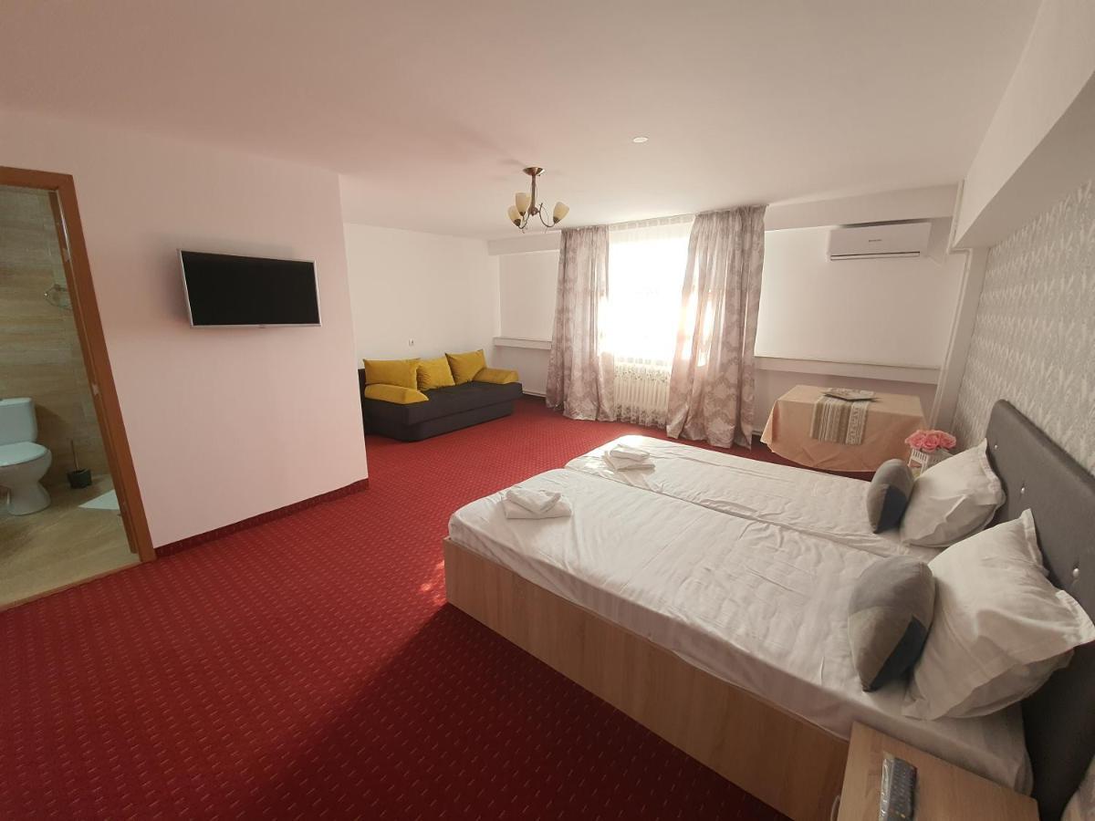 Aparthotel Bon Ton *